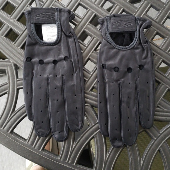 Damascus Other - BNWT Damascus Hand Armour Black Gloves